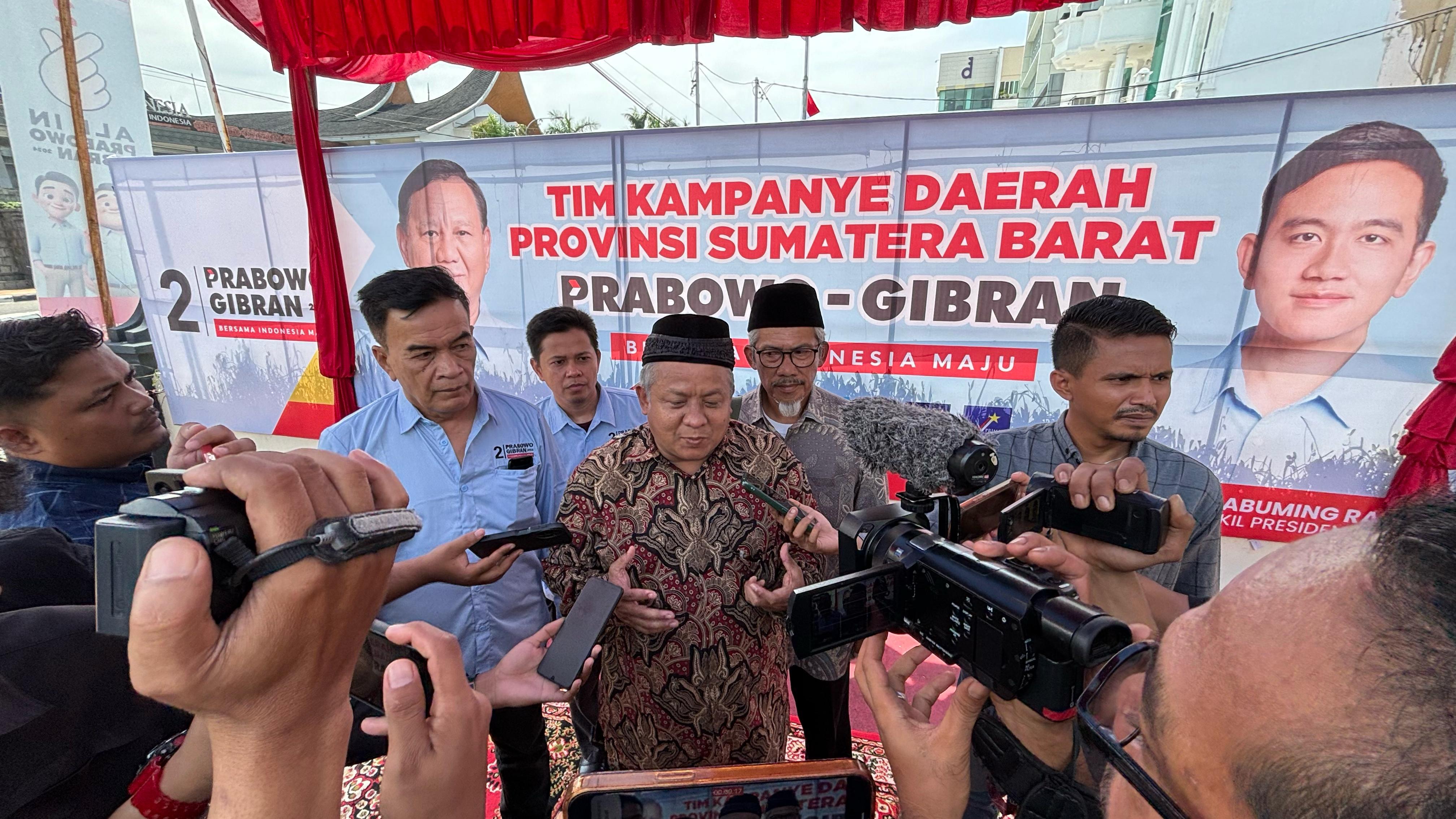 Forum Ulama Sumbar ketika deklarasikan dukungan di Sekretariat Tim Kampanye Daerah (TKD) Prabowo-Gibran Sumbar, Kamis (1/2/2024) siang.